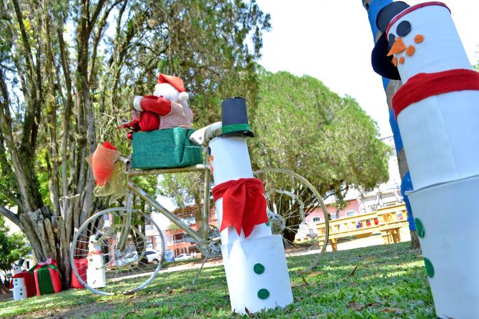 Praça da Matriz e Centro Administrativo recebem decoração de Natal - Prefeitura Municipal de Taquari Praça da Matriz e Centro Administrativo recebem decoração de Natal - Prefeitura Municipal de Taquari