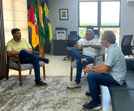 Prefeito em exercício recebe proposta do “Minha Casa, Minha Vida” para famílias com renda até R$ 2, Prefeito em exercício recebe proposta do “Minha Casa, Minha Vida” para famílias com renda até R$ 2,