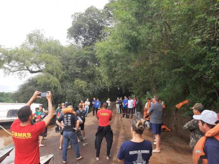 Comunidade organiza-se para ação de limpeza da margem do Rio Taquari 