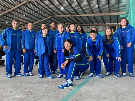 Estudantes da rede municipal recebem uniformes novos Estudantes da rede municipal recebem uniformes novos