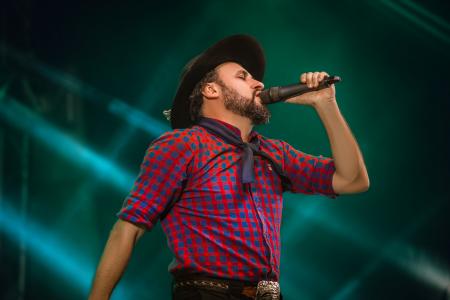 Semana Farroupilha terá show  do gaiteiro e cantor Paulinho Mocelin 