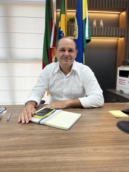 Presidente do Legislativo, Leandro da   Rosa, assume como chefe do Executivo